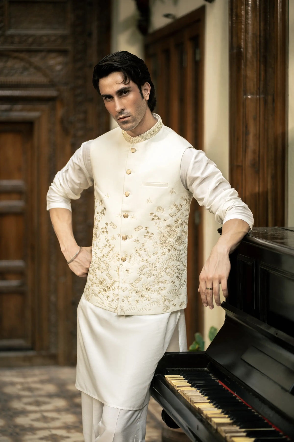 Off-White Floral Embroidered Waistcoat W-3013